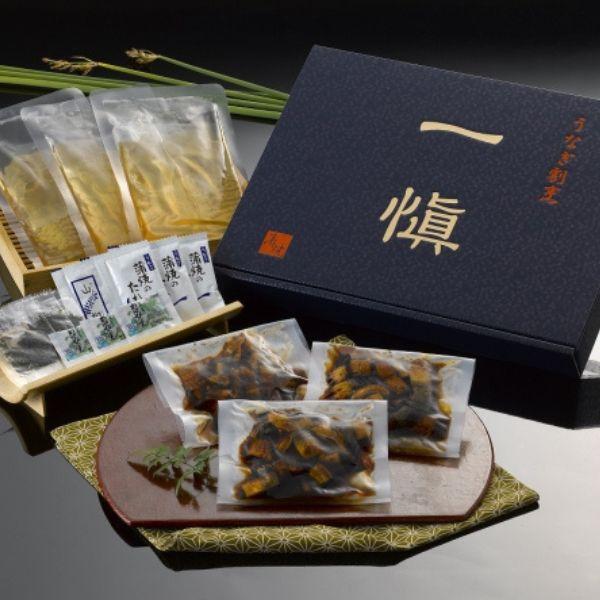 【商品情報】ご飯にきざみ鰻とたれをまぶして食べる、うなぎ割烹「一愼」監修の一愼ひつまぶし。「一愼」自慢の味を是非ご家庭でご賞味ください。【セット内容】鰻きざみ45g×3、吸い地（ダシ）120g×3、たれ・山椒×3、おろしわさび2g×3、きざ...