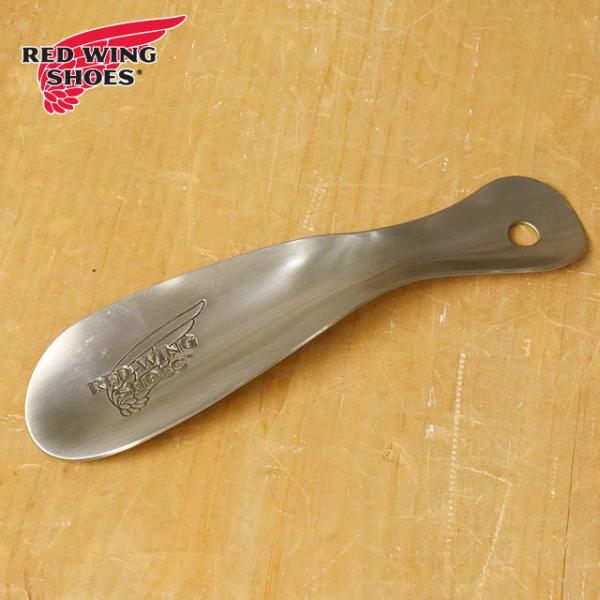 [ ブランド ] レッドウィング 　RED WING[ ジャンル ]靴べら[ 素　 材 ]スチール玄関先での苦闘から解放。RED WINGロゴが刻印されたアンティーク仕上げのスチール製靴べらです。すべりの良い表面加工を持ち、頑丈であるが薄い...