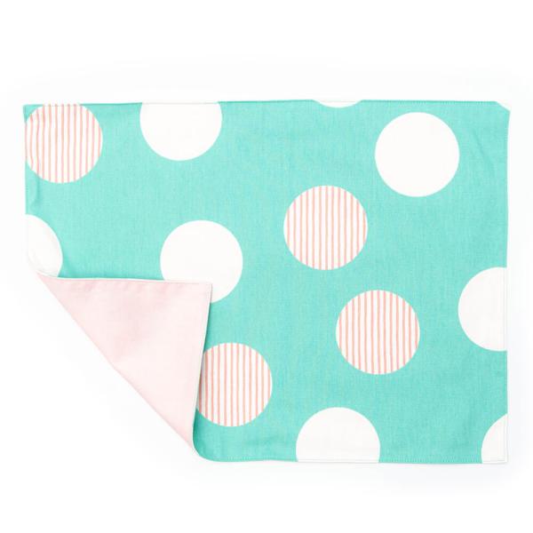 ●商品仕様素材：綿100％サイズ：縦３０ｃｍ　×　横４０ｃｍ製造国：日本●商品の主な特徴・安心の日本製！当社で丁寧に縫製しました。・学校机に合う30×40cmサイズです。【用途】○プレゼントとして： 入学祝い 入園祝い 卒業祝い 卒園祝い ...