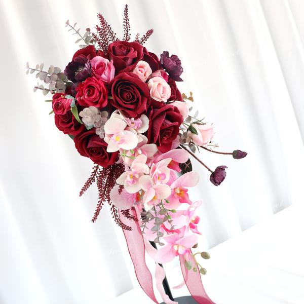 可愛いブーケです。ブライダル、イベント贈答品、インテリアに最適です。晴れの舞台に、新しいタイプのサプライズプレゼントとしてお勧めです。生花と違って枯れることがないので、思い出と一緒にいつまでも形として残せます。サイズ：幅約 24cm 高さ約...