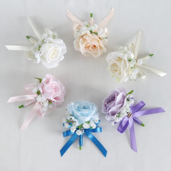 【永続的な美しさ】造花を使用しているため、枯れる心配がなく、式当日はもちろん、前日準備や記念品としても長く保存可能。【軽量で快適】新郎のジャケットに負担をかけない軽量設計／花嫁はつけ心地の良い柔らかなリボン。【こんな方におすすめ】生花の維持...