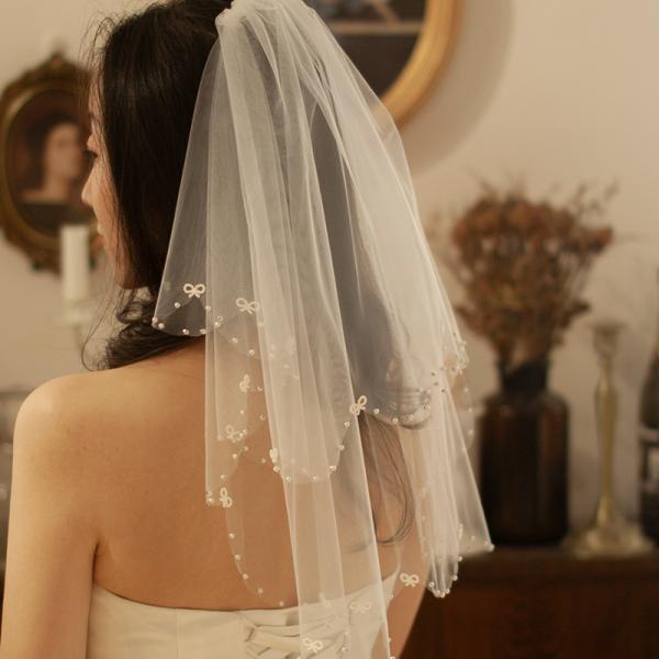 日本最級ウエディングベール ショート ベール 結婚式 ホワイト ウェディングベール ショート丈 ウエディングドレス リボン ウエディング パール ビーディング ブライダル 白 小物 スカラップ レース 衣装 即日 リボン オフホワイト ウェディング 花嫁 ウェディングドレス ... ウェディング ベール