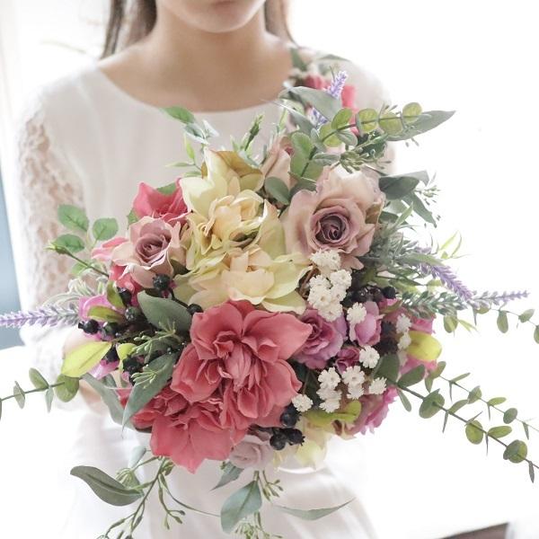 シックなピンクのクラッチブーケ 造花 前撮り 結婚式 フォト