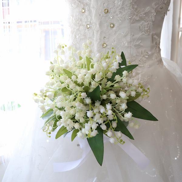 英国のウェディングでも世界中の注目が集まった鈴蘭の可憐さ。まるで本物のような美しさは造花という事も忘れそう！チャペル式では勿論、海外挙式、2次会、ロケ撮影など、持ち運びも手軽に出来るアートフラワー タイプです。ブトニア・ヘッドパーツも追加可...