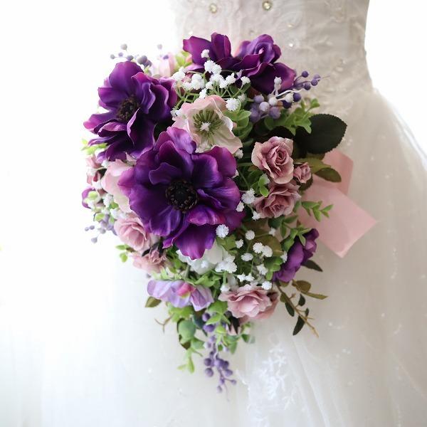 大小色とりどりのアネモネにふんわりカスミソウを添えて可憐なスタイルに♪使用花材：アネモネ各種　バラ　カスミソウ　ユーカリベリー　などサイズ：直径22-4センチ程　(お花、グリーンの配置などにより若干の誤差が生じます)茎の先までの長さ・・・3...