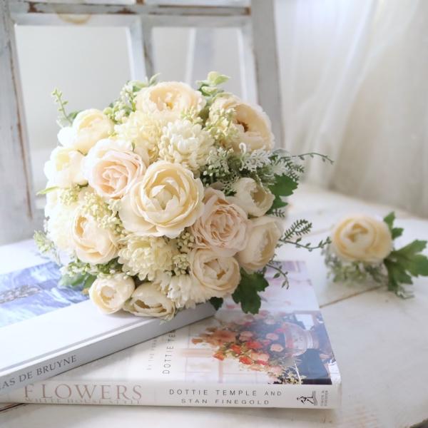 花びらのふんわり感や、優しいお色の重なりが優しくてしっとりとドレスに馴染みます。上質なアーティフィシャルフラワー(造花)なので持ち運びも安心です。海のロケーションや海外ウエディングにも安心して携帯出来ます。画像のヘアは参考イメージです。付属...