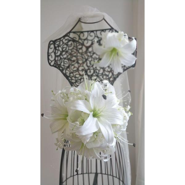 ◆商品説明◆大輪のカサブランカとナチュラルなかすみ草が純白のドレスを可憐に演出します。ウェディングドレスには勿論のこと、カラードレス、又は白無垢や色打掛の和装に合せても素敵ですね。ブーケ、ブートニア、髪飾りの３点セット！海外ロケなど海にも映...
