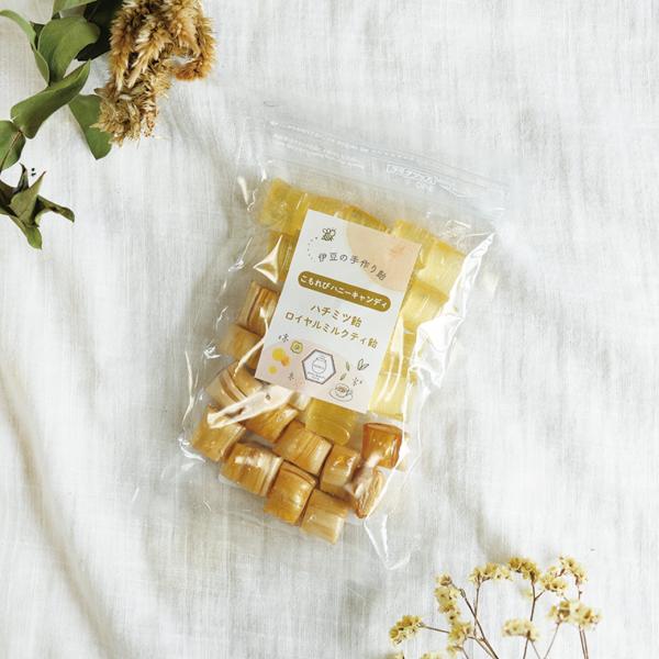 商品名：秋色ハニーキャンディー内容量：60ｇ賞味期限：製造から6か月保存方法：直射日光を避け、冷暗所で保管原材料：ハチミツ飴：グラニュー糖、水飴、国産はちみつ（花々の雫）ロイヤルミルクティ飴：グラニュー糖、水飴、国産はちみつ（花々の雫）、紅...