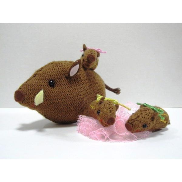 カラー軍手を使って作る　当店、オリジナル手芸キットです。家族円満、開運の願いが込められています親１匹と子が 3匹出来るセットです。製作時間　約150分サイズ　　　　高さ　　　　　横幅　　　　 長さ　　　　　　親　　約 7 cm　　　約 5 ...