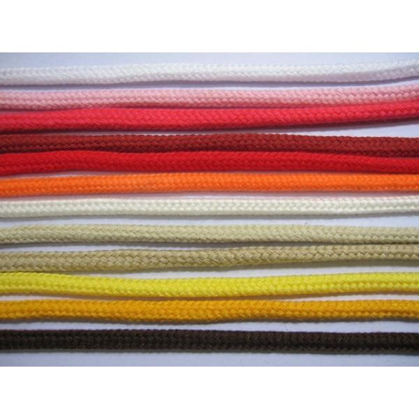 アクリルカラーひも　太　　　1m 単位の切り売りです　サイズ：太さ　約 7 ミリ　　　材質：アクリル 100%　体操服入れ、ナップサック等、大きめの袋に適してます。　みつばやYMショップでも、手芸キットに使っています。　　１m　　７４円（税...