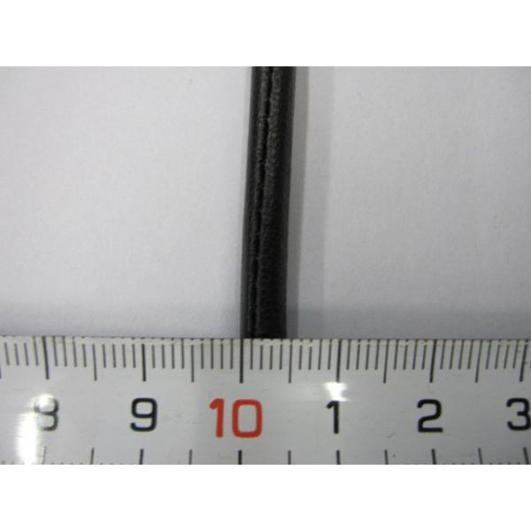 合皮 芯入りひも　   1m 単位の切り売りです。　サイズ：　太さ 約 5ミリ　材質：　表面　ポリウレタン　100 % 　　　　　中芯　キュプラ　80 %　 ナイロン　20 % 　巾着やショルダーの「ひも」に 最適 です。　　1m　　295...