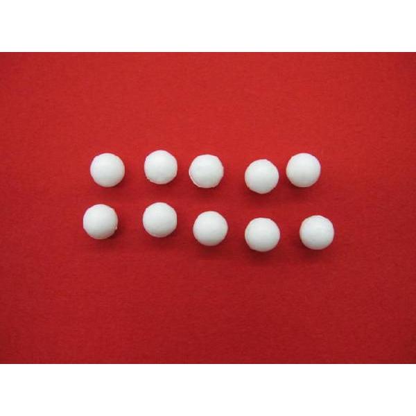 発砲スチロールの球です。サイズは　直径　15ミリ　1袋　10個入りです。在庫数以上に必要な場合は、お問い合わせください。この商品は、お届けが郵便受けでも大丈夫な場合、ゆうパケットやこねこ便420、で発送する事が出来ます。お買い上げの際に、発...