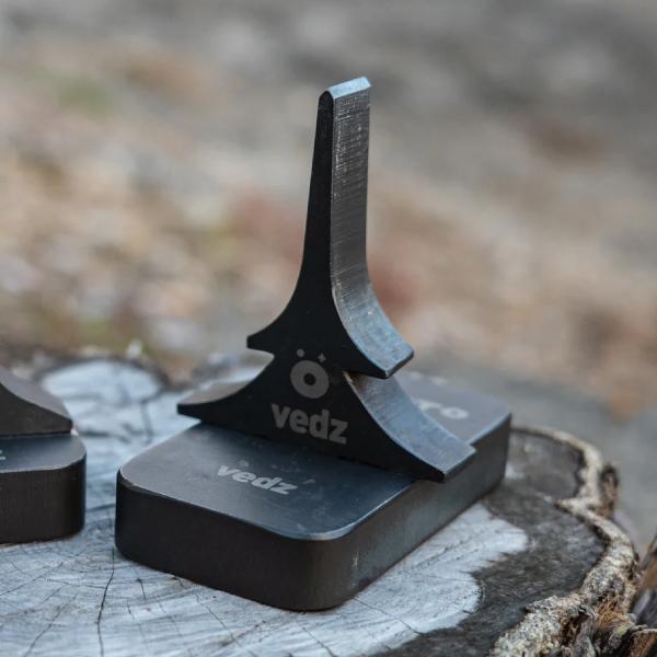 ▼小学生の息子と一緒に薪を割って思いっきり焚き火を楽しみたい。■仕様【ロブくん】　体重：160g　横寸法：60mm　縦寸法：87mm　素材：鋳物(鉄)　性格：実は押しに弱い【ワイドベース】　体重：490g　横寸法：50mm　縦寸法：90mm...