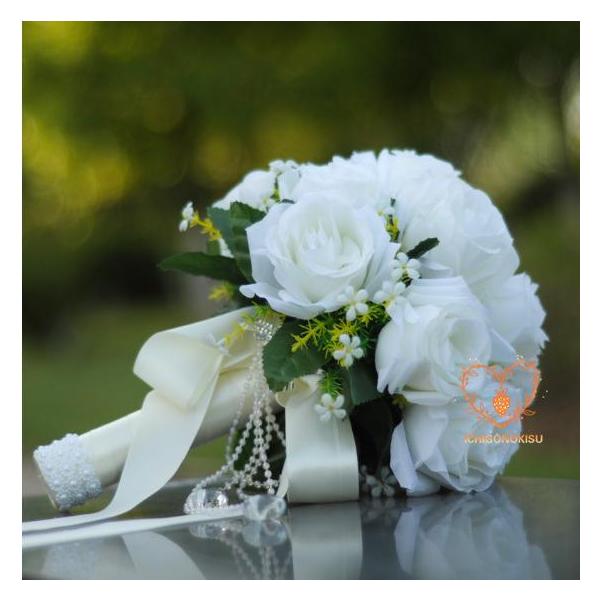 可愛らしいローズのブーケです。贈答品やインテリアに適です。（手作りのため、サイズは多少前後します。）花束形：ラウンド型キーワード：ウエディングブーケ/ウエディングブーケ 安い/ウエディングブーケ 手作り/ウエディングブーケ 造花/ウエディン...