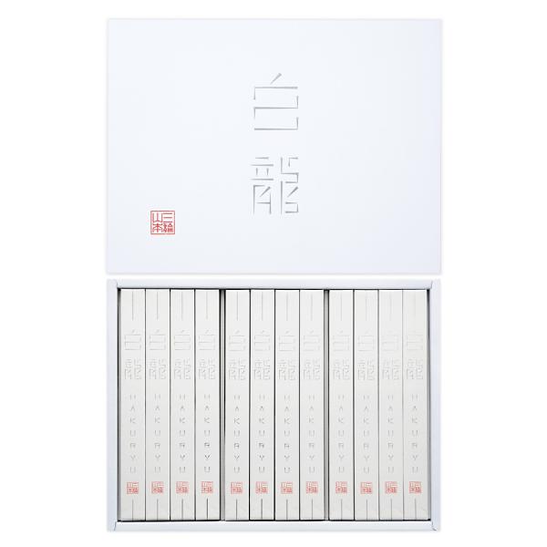 直径約0.6ミリの極細麺。口あたりは絹のようになめらか。絶妙なコシと喉越しを追求し、白龍が生まれました。1年熟成ならではの旨味や風味も十分に楽しめる贅沢なそうめんです。