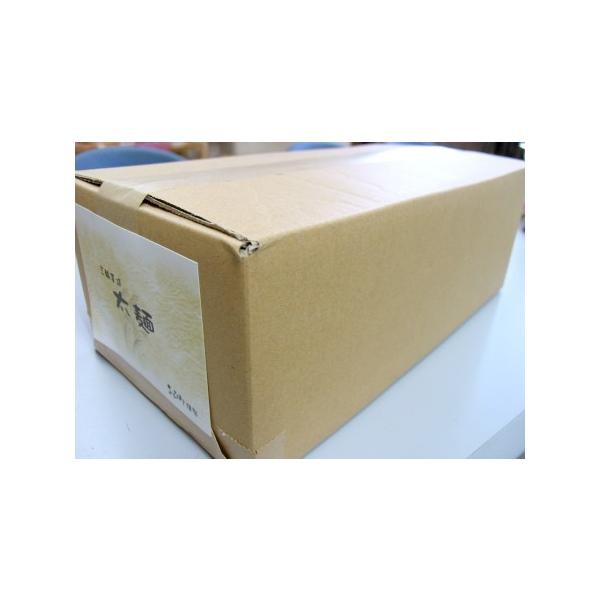 ボリュームたっぷり大容量！そうめんとうどんの中間の太さで、煮込んでも麺が太くならないのが特徴です。太麺はうどんとしても使えるので、夏の冷たいメニューはもちろん、冬は鍋焼きうどんやすき焼き、更には焼きそばやパスタ料理のように、お好みの調理法で...