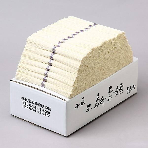 ●細物「緒環」三輪素麺協同組合の基準において、標準の「誉」より１ランク細く仕上げた細物素麺です。細すぎず太すぎず、ツルツルとしたのど越しは、年齢を問わず魅了します！　ご家庭でお腹いっぱい食べていただきたいそうめんです！標準の「誉」に比べ手間...