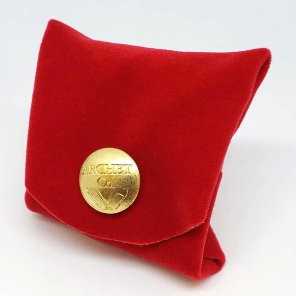 国内屈指の弓メーカー アルシェが手掛ける松脂。こちらの「Etude（エチュード）」は、ヴァイオリン初心者・お子様から、ヴィオラ、チェロまで幅広くお使いいただける、当店人気No.1の松脂です。しっとりとした弾き心地と、バランスの良い音色が特徴...