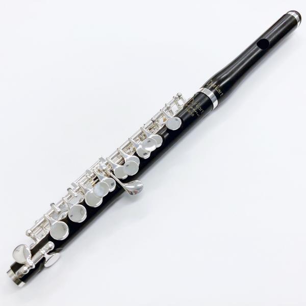 ■Burkart Piccolo世界各国の著名な演奏家たちとの対話、リリアン・バーカート自身の演奏経験と観察、さらに長く培ってきた知識と確かな技術を裏付けに、繊細で妥協のない楽器製作者として誇り得る至高のピッコロを完成させました。■Reso...