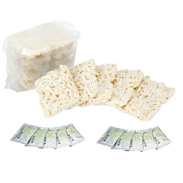 小麦粉100％の打ちたてめんを、ゆで揚げ後瞬時に冷凍することにより、釜揚げ状態のおいしさがそのままとじこめられています。肉厚でもっちりとした食感をお楽しみください。調理時間が短く、お手軽にお召し上がりいただけます。かつお風味の定番しょうゆ味...