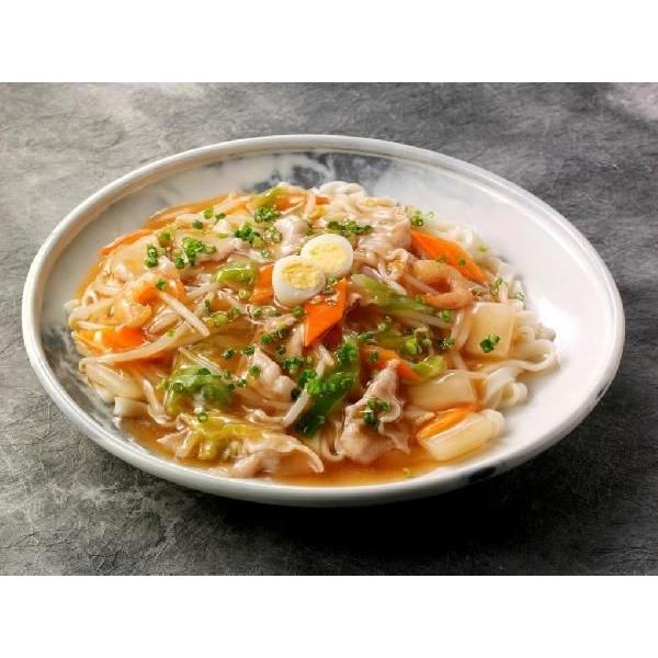 宮きしめん飲食店舗の白つゆ（おすましつゆ）使用。えび、豚肉、野菜が入った五目あんかけきしめんです。【冷凍商品の送料には通常送料の他にクール便料金３２４円（税込）が含まれます。】〈アレルギー特定原材料〉小麦・えび・鶏肉・さば・豚肉