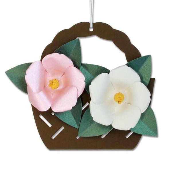 椿（ツバキ）パーツは型抜き済なのでハサミを使わずに簡単に切り離すことができます。パーツを花かご型の台紙に『ボンドで貼る』『折る』『巻く』など工作を楽しむ工夫をしています。とても華やかな椿の立体切り絵が作れます。作り方説明書はイラスト入りでわ...