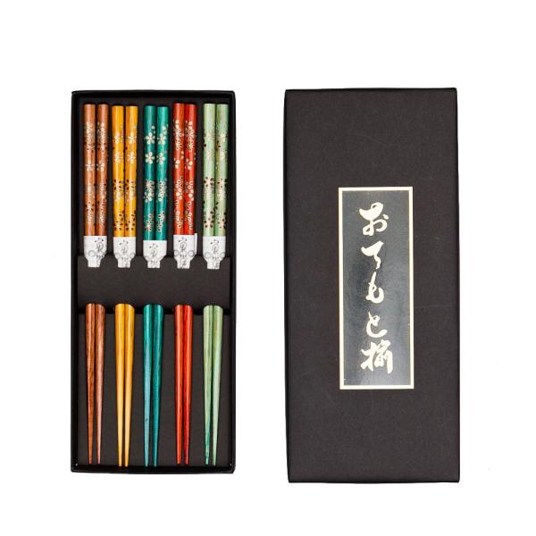 幸せの箸渡し。普段使いの生活箸として大活躍。ギフトや記念日にも喜ばれ、気に入って使ってもらえるお箸です。 日本古風なデザインですので海外の方へのプレゼントにもぴったりのギフトになりますね。お箸は毎日使う物ですのでご贈答に適しています。かさば...