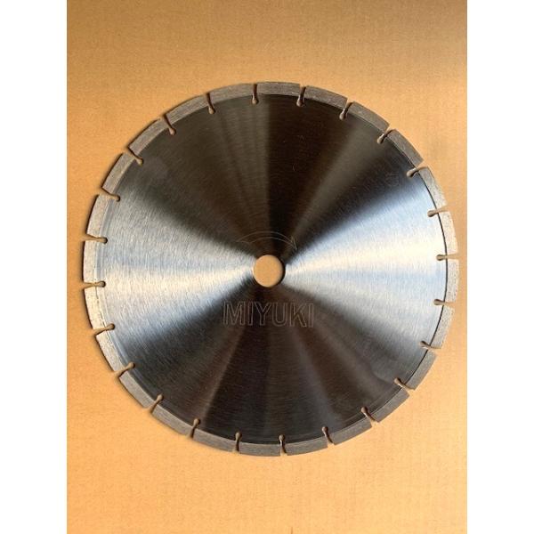 ★ハンドカッター用のダイヤモンドブレード14インチ（Rタイプ）★外径約350ミリ、チップ高さ約10ミリ、チップ厚み約3.0ミリ、★取り付け穴径30.5ミリ★通常版と比べてライフで劣りますがよく切れて低価格のブレードです。★鉄筋コンクリート、...