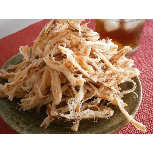 朝獲れたてのいかをその日のうちに鮮度の良いまま味付・焼上げた極上な逸品です。口に入れた瞬間、いかの風味が広がります。皮付きのまま焼上げ、少し太めに裂いてあるので、いかの旨みと香ばしさが際立ち食べ応えも抜群！！お酒のおつまみとしてだけではなく...