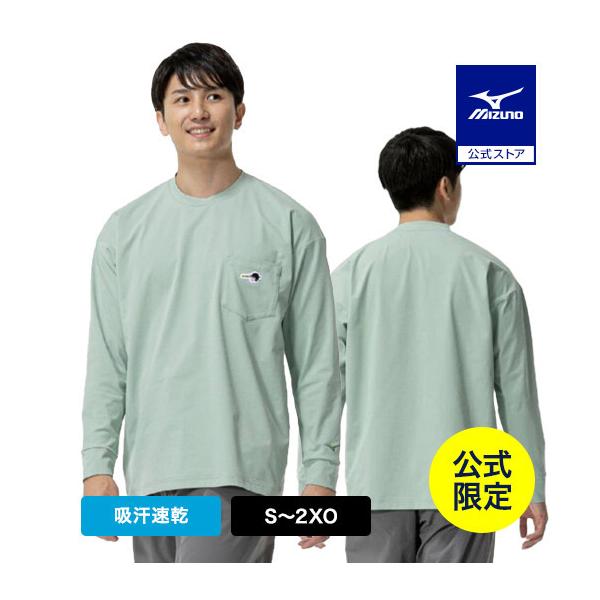 野球モチーフのワッペンがアクセント。カジュアルに着こなすロングTシャツ。