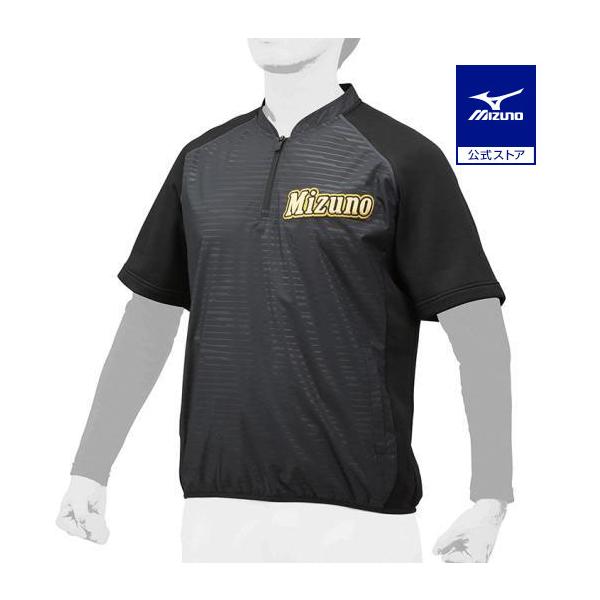 エンボス加工を施した布帛を身頃に、袖・肩周りにニット素材を採用したハイブリッドジャケット。※胸マークはサンプルであり、お届けの商品には入りません。予めご了承ください。