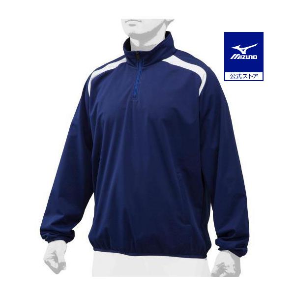 機能性と素材感が特徴のハーフZIPジャケット。ストレッチと防風性能が冬の練習を快適にする。