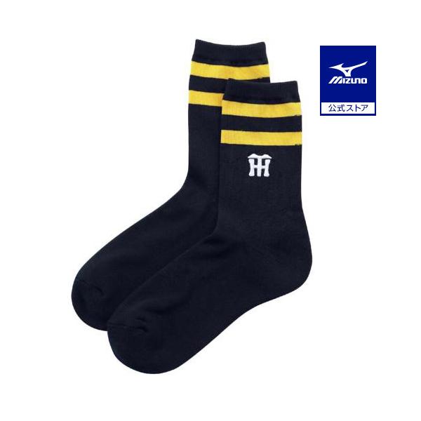 球団ロゴ入りのカラーソックス