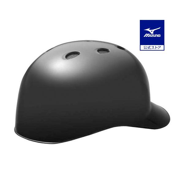 ソフトボールキャッチャー用つば付ヘルメット。