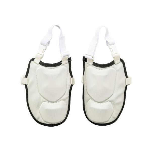 通常のシューズに取り付け可能、球審用シューズでなくても安心してジャッジできます。