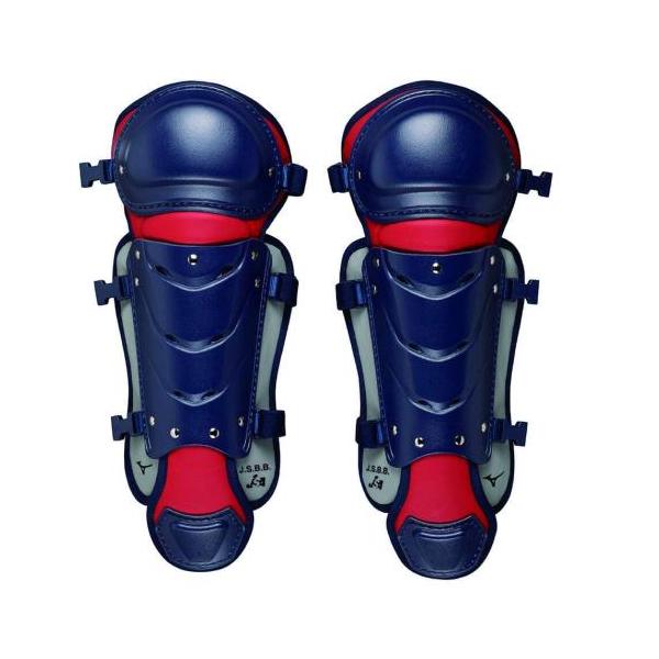 装い新たに。小学生軟式用／ソフトボール用レガーズ。キャッチャー防具のエントリーモデル、デザインをアップデート。SとSSサイズの展開で幅広い小学生プレーヤーに。