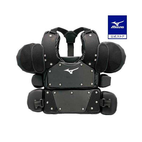 負担の少ない装着感で、鎖骨周辺から胸部までフルガード。