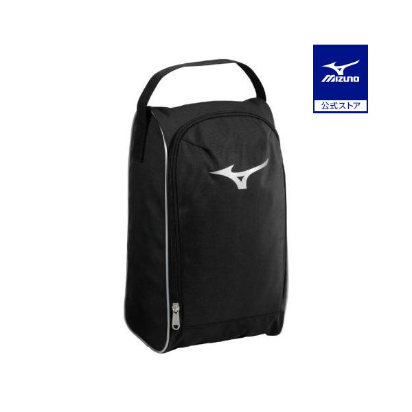 大きな開口部でシューズを入れやすい設計