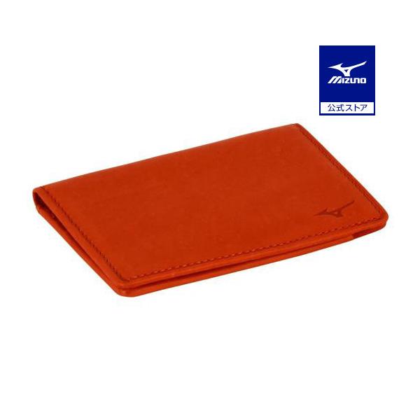 グラブ革を使用した定期入れ永く革の風合いを愉しんでいただけます。裏地は本体同色生地を採用。