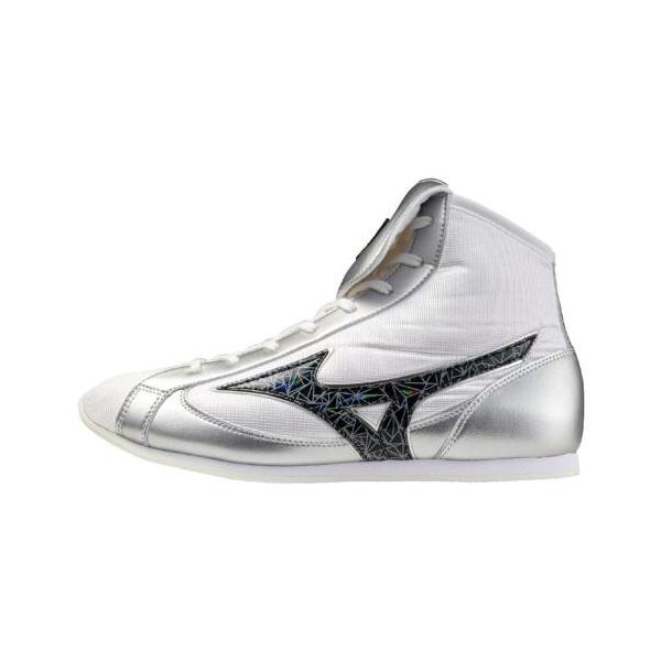 フィニッシャー LOWのNEWカラー発売！動きやすさを意識したローカットバージョン。