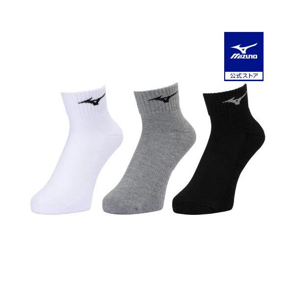 ベーシックな機能でお得な3足組ショート丈ソックス。適度なフィット性でシューズとの干渉を緩和します。足底パイル設計で適度なクッション性を有し、地面からの衝撃を緩和します。3足組でシンプルなデザインなので、スポーツや普段にも使いまわししやすいソ...