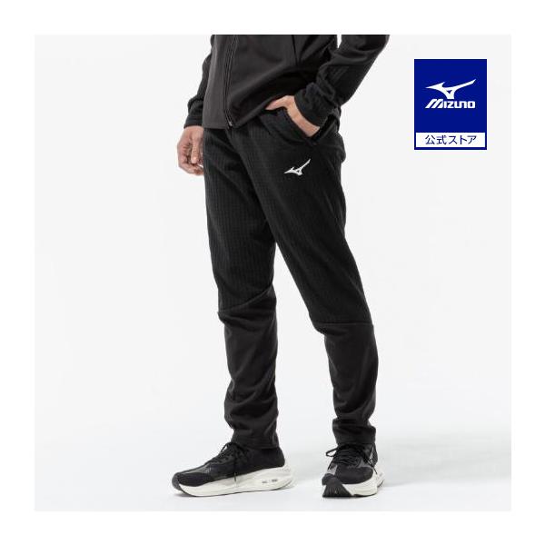 防風性×ストレッチ性を兼ね備えたテックシールドに、凹凸組織と裏起毛の組合せが特徴的なダイナモーションforトレーニングパンツ。