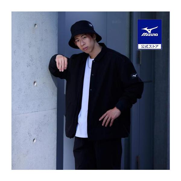 都会的なストリートファッションとミズノの技術が融合。『ルーズフィット』シルエットを採用し可動域の広いデザイン設計で、動きを妨げにくくどのような動きに対してもストレスを感じにくいウエア。
