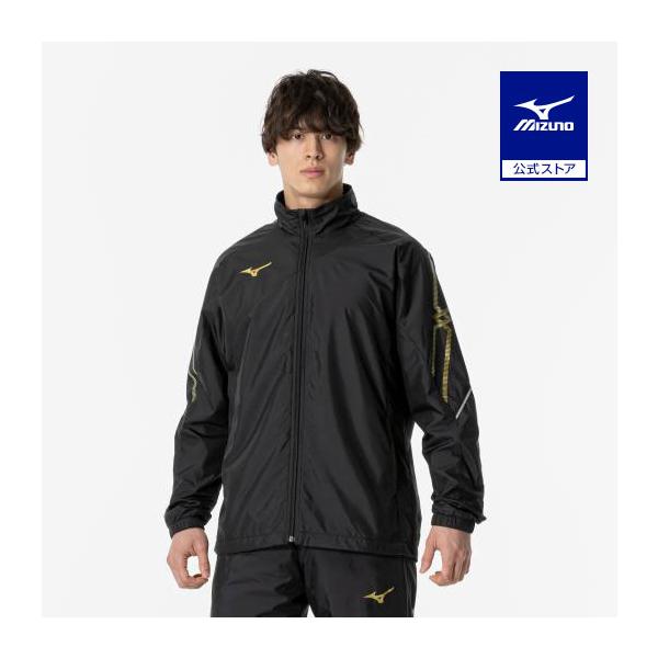 切替にてデザイン性を高めたウォーマージャケット。