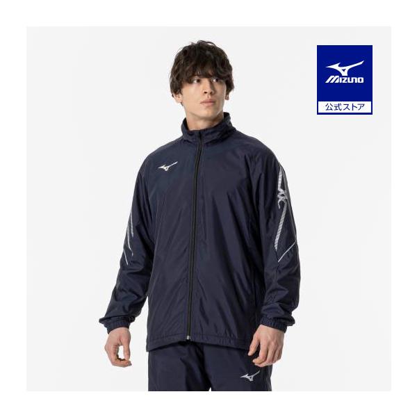 切替にてデザイン性を高めたウォーマージャケット。