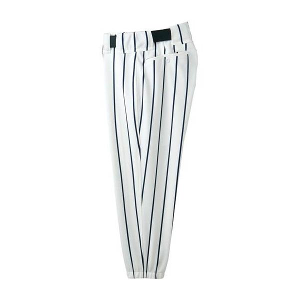 ボリューム感と風合いある生地にストライプ柄を採用。