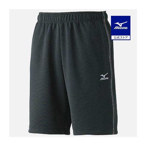 サイドラインがアクセントのウォームアップハーフパンツ。