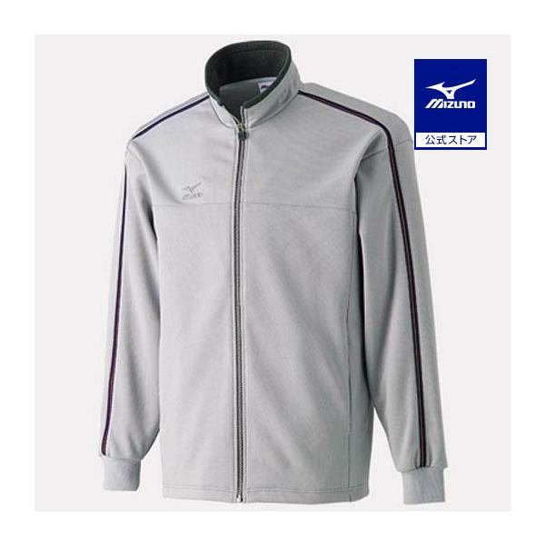 サイドラインがアクセントのウォームアップシャツ。