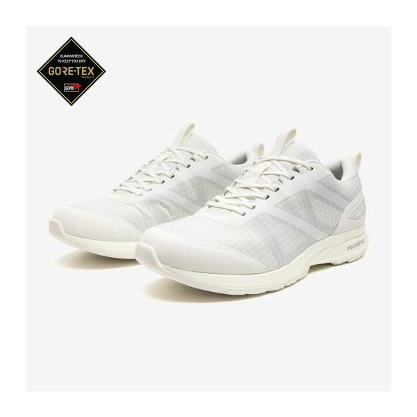 どんな気候でも快適に。アッパー縫製を最小限に抑えたシンプルなアッパーデザインに透湿・防水性に優れたGORE-TEXファブリクスを搭載。ミッドソールは柔らかさと反発性に優れたMIZUNO ENERZY素材を搭載。ウォーキングシューズ 靴 シュ...