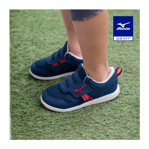 もっと遊ぼう、もっと動こう！自分で履けてすぐ飛び出せる、特許取得のピットイン構造。子供靴 子供用 幼児 保育園 幼稚園 運動会 発表会 入園 卒園 男の子 女の子 シンプル かわいい おしゃれ かっこいい 誕生日 ギフト プレゼント 贈り物...